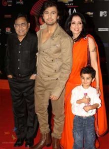 Sonu with Madhurima, Nevaan and his beloved and super-talented dad Agam