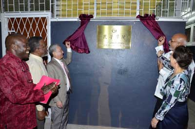 UG’s Vice Chancellor Jacob Opadeyi, Prime Minister Samuel Hinds, Chinese Ambassador Zhang Limin, President Donald Ramotar and Chinese Director of the Confucius Institute Professor Jun Yuhua unveiling the plaque to mark the opening of the Confucius Institute at the University of Guyana