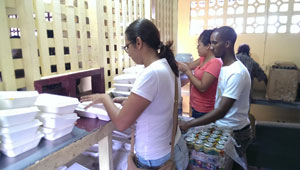 Global Shapers members preparing food to be distributed to communities through their ‘Mobile Soup Kitchen’ initiative