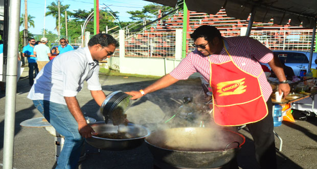 Duck curry aroma tantalizes hundreds at the National Park