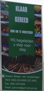 This sign was recently mounted at the headquarters of Go-Invest, so as to appeal to potential non-English-speaking investors