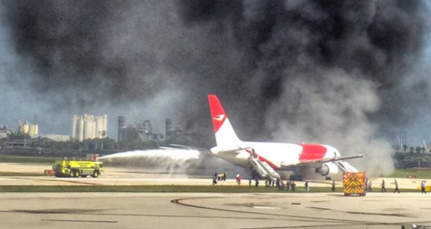 A view of the aircraft on fire during taxi at the fort Lauderdale-Hollywood International Airport