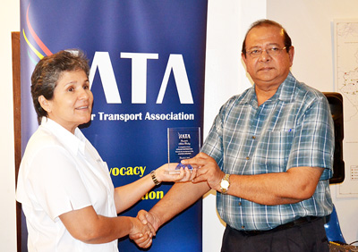 Aviation expert Ankar Doobay receiving his award from ASL’s Annette Arjoon-Martins