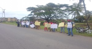 Counter-picketers outside the boardroom of the RDC