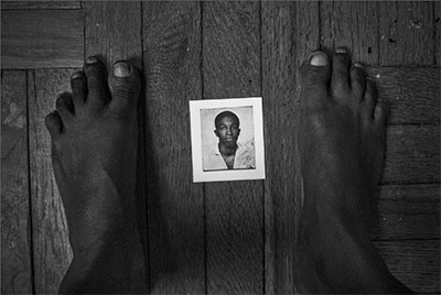 Keisha Scarville, Untitled, from the i am here Series, 2013. Archival digital print, 24 x 16 in. (Photo: Courtesy of the artist)
