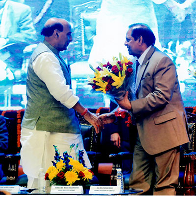 Prime Minister Moses Nagamootoo receives a bouquet from Union Home Minister Shri Rajnauth Singh