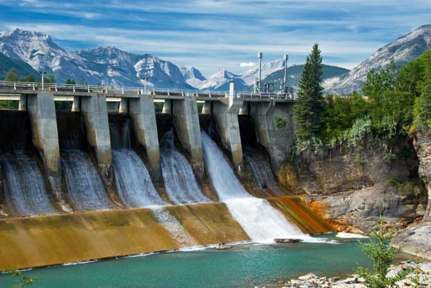 Constantine_Androsoff_hydroelectricity_Shutterstock