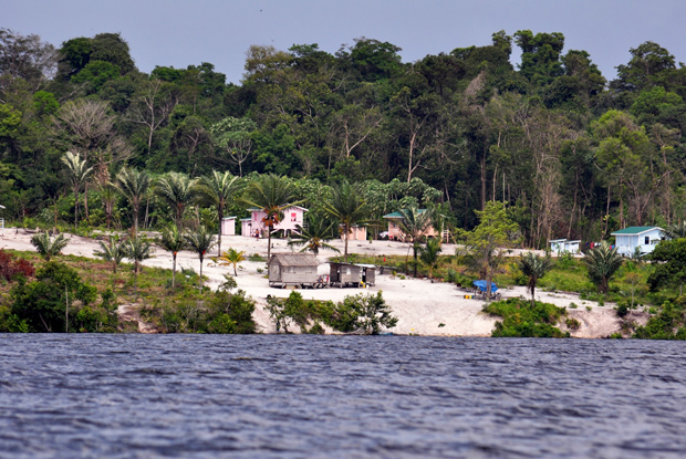 View-of-the-Mashabo-village-from-the-lake