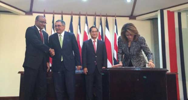 From left, Former President Dr Bharrat Jagdeo, Minister Rene Castro, Korean Ambassador to Costa Rica, and Her Excellency President Laura Chinchilla of Costa Rica