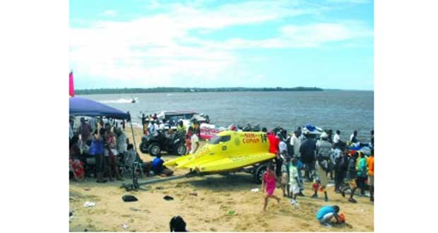The Power Boat Races created quitea hype for Barticians and visitors