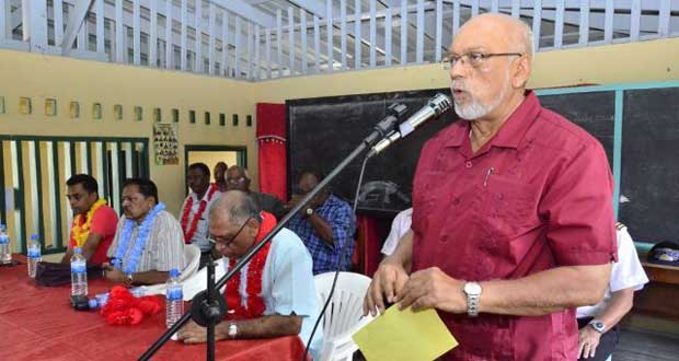 President Donald Ramotar addressing Region 2 rice farmers.