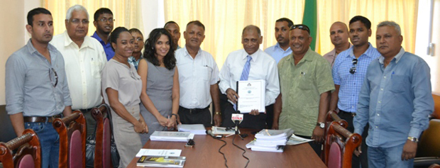 Agriculture Minister, Dr Leslie Ramsammy along with representatives of the National Drainage and Irrigation Authority (NDIA) and the recipients of contracts for the building of pump stations, sluices and consultancy services (Graphics: Contracts)