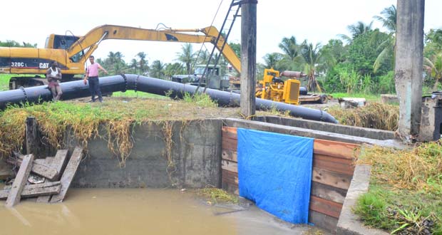 The koker after it was temporarily fixed using logs and tarpaulin