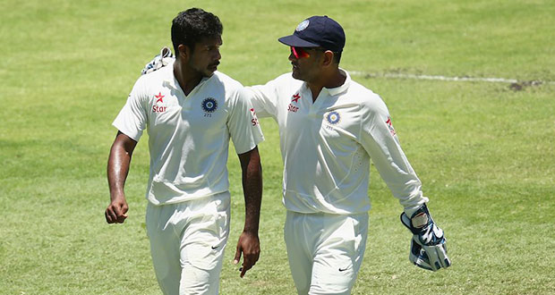 MS Dhoni (right) talks to his fast bowler Varun Aaron as India go to pieces during the second Test match against Australia in Brisbane. (Getty Images)