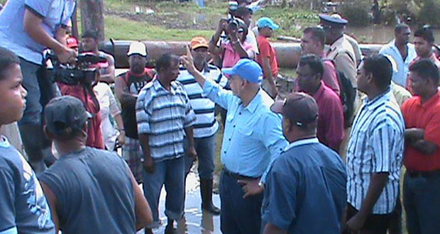 President Donald Ramotar in discussion with residents at Devonshire Castle sluice