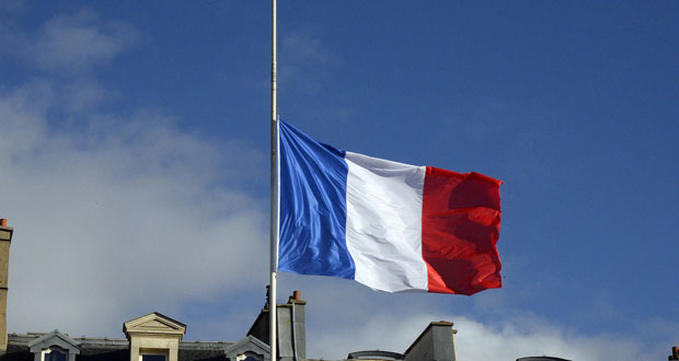flag-outside-presidential-palace-Paris-flew-half-mast