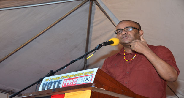 Former president, Dr. Bharrat Jagdeo addressing the Kitty rally on Sunday