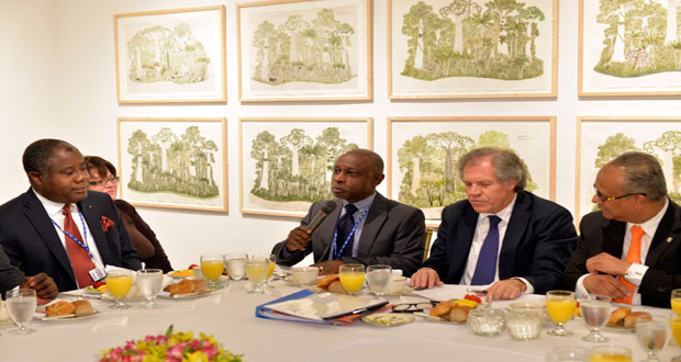 Guyana’s Minister of Foreign Affairs, Carl Greenidge (third right) engaging those at the Breakfast Meeting of Secretary-General Luis Almagro and CARICOM ambassadors (Photo courtesy Juan Manuel Herrera/OAS)