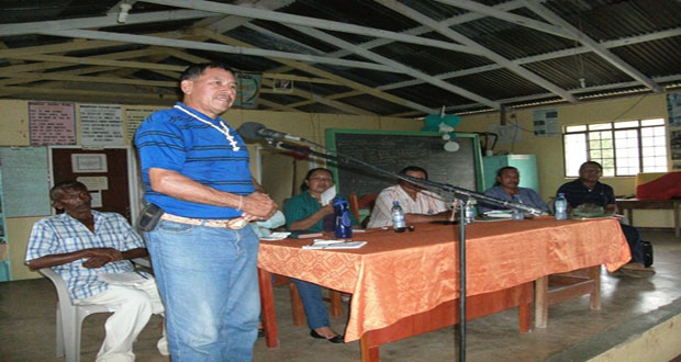 Minister of Indigenous People’s Affairs, Sydney Allicock adressing the residents of Aranaputa