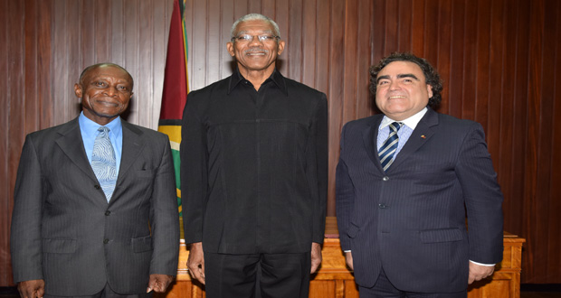 President David Granger flanked by Foreign Affairs Minister Carl Greenidge (left) and new Chilean Ambassador to Guyana Claudio Rachel Rojas (right) at the Ministry of the Presidency yesterday following the accreditation ceremony