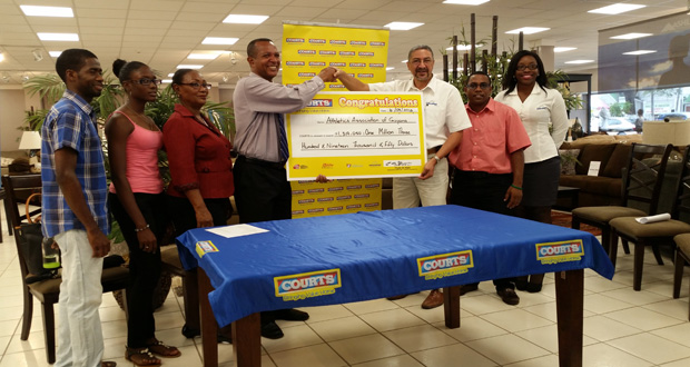 Managing Director of COURTS, Clyde de Haas, hands over the sponsorship cheque to the president of the Athletics Association of Guyana (AAG) in the presence of athletes Cleveland Forde and Andrea Foster, NSC representative Seon Erskine and COURT’s Roberta Ferguson.