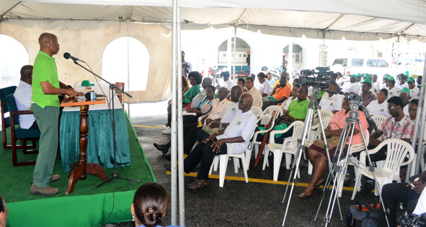 Mayor Hamilton Green addressing members of the gathering