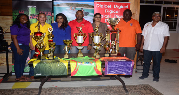 Digicel representative Louanna Abrams, 93.1 FM and Parsun representative Kort Yee, Ansa McAl Public Relations Officer Dharshanie Yusuf, along with members of the organising committee of the Parsun Inter-county softball tournament. (Adrian Narine photo)