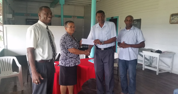 (Second to left) GISE’s Verne Van Lange hands over sponsorship to GCA president Roger Harper (third from left) in the presence of GCA Competitions Committee chairman Shawn Massiah (fourth to left).
