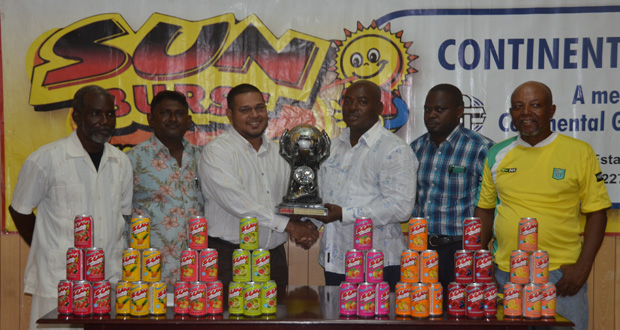 EBFA President Franklin Wilson, flanked by fellow members, receives the lien trophy from Continental Group of Agencies Limited Marketing and Sales Manager Avalon Jagnandan.