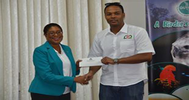 Minister of Tourism Cathy Hughes hands over the sponsorship cheque to GM&RSC secretary Carey Griffith (right)
