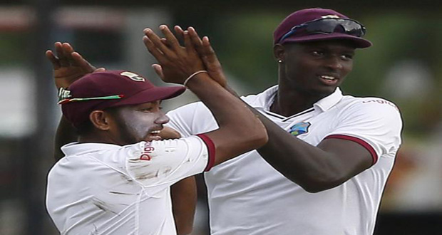 West Indies' Devendra Bishoo (L) celebrates with captain Jason Holder after taking the catch to dismiss Sri Lanka's Dimuth Karunaratne (not pictured) during the second day of their second Test cricket match in Colombo, October 23, 2015.
(Reuters/Dinuka Liyanawatte)