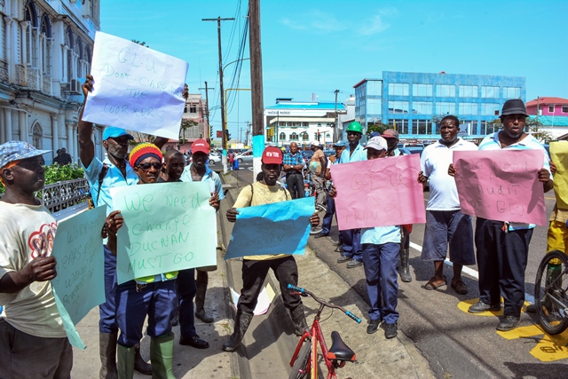 M&CC workers protesting. [Samuel Maughn Photo]