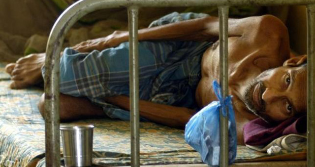 A patient suffering from Tuberculosis rests inside a hospital in Agartala, March 24, 2009. (Reuters photo)