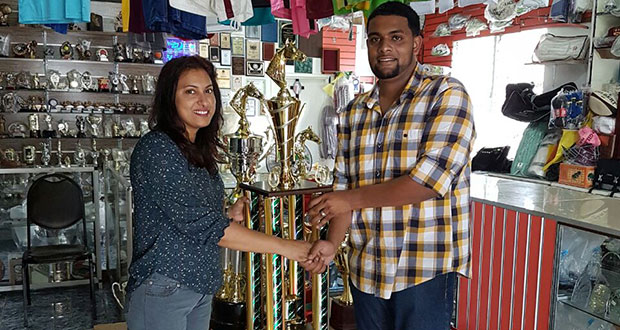 Devi Sunich, wife of Trophy Stall owner, hands over a trophy to Nasurdeen Mohammed of Jumbo Jet.