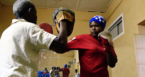 Sahar Mohamed Al Dooma, 26, practises boxing at Al Rabie club in Omdurman May 10,2016. (REUTERS/Mohamed Nureldin Abdallah)