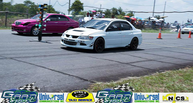 A scene from the 2015 burnout event. Team wreckers Verosa takes on a Mitsubishi Evolution (Sean Charles Photo)