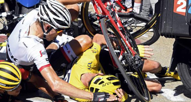 Yellow jersey leader Team Sky rider Chris Froome of Britain (R) falls on the road. (Reuters/Bernard Papon/Pool)