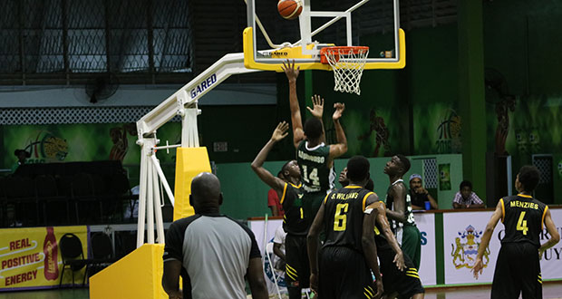 Alphonso muscles way for 2 points (Daniel Haynes photo)