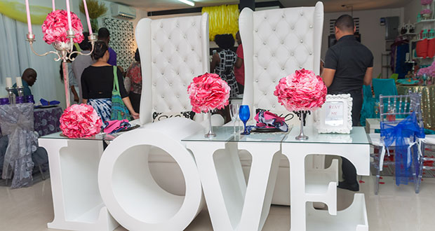 The ‘His and Hers’ bridal chairs which will be available free of cost to brides who book with Jonas Bridal House from now until Friday