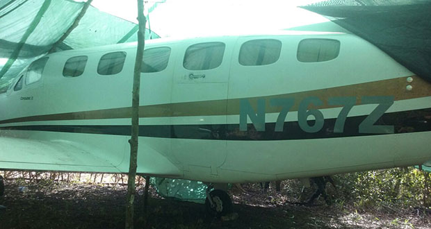 Law enforcement officials believe
that the abandoned plane was on a
narco-trafficking mission