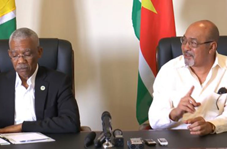 President David Granger (left) listens as Surinamese President Desi Bouterse makes a point during a meeting in Suriname earlier this year (De Ware Tijd photo)