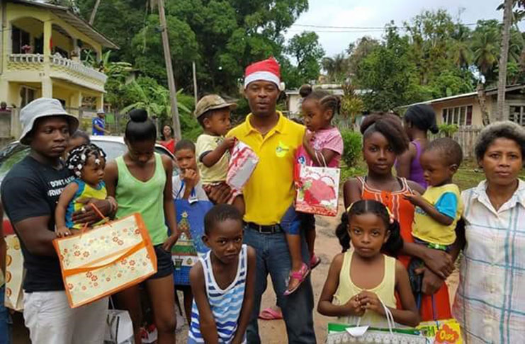 Linden Mayor Carwyn Holland surrounded by children in Christianburg