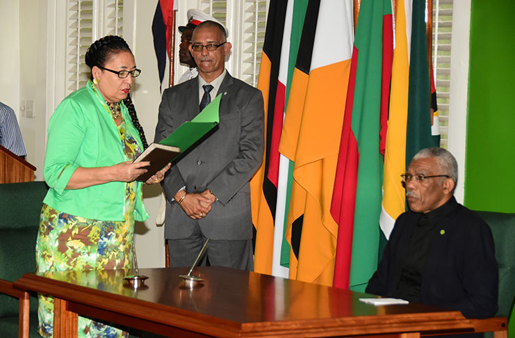 Mayor of Georgetown Patricia Chase-Green taking the oath of office before President David Granger
