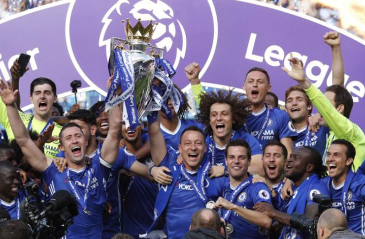 Chelsea celebrate with the trophy after winning the Premier League Reuters / Eddie Keogh