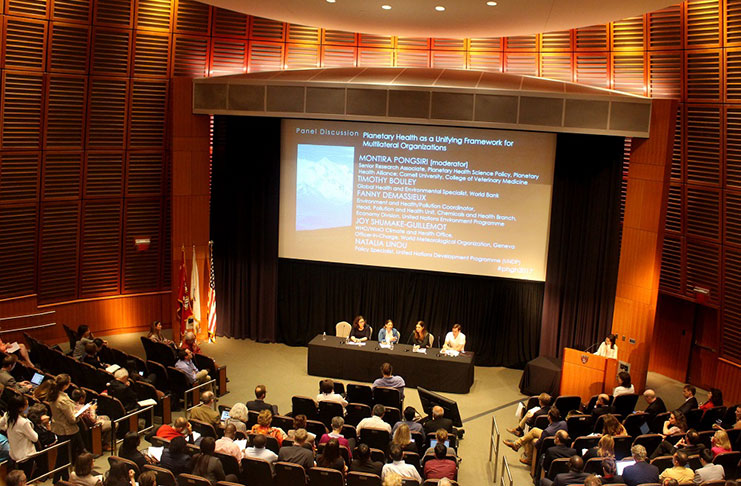 Panelists and participants discuss topical areas under global health and the environment at the Joseph B Martin Conference Centre at Harvard University on Saturday (Alva Solomon photo)