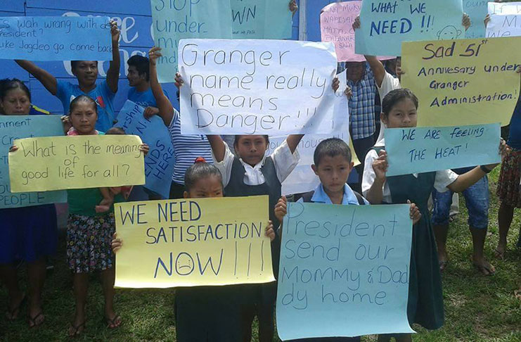 Residents of Chenapau, including children protest the arrests and detention of villagers on Sunday