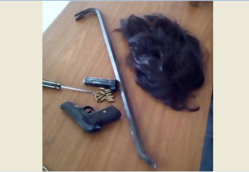 The wig, crowbar, gun and ammo found by the police in the car