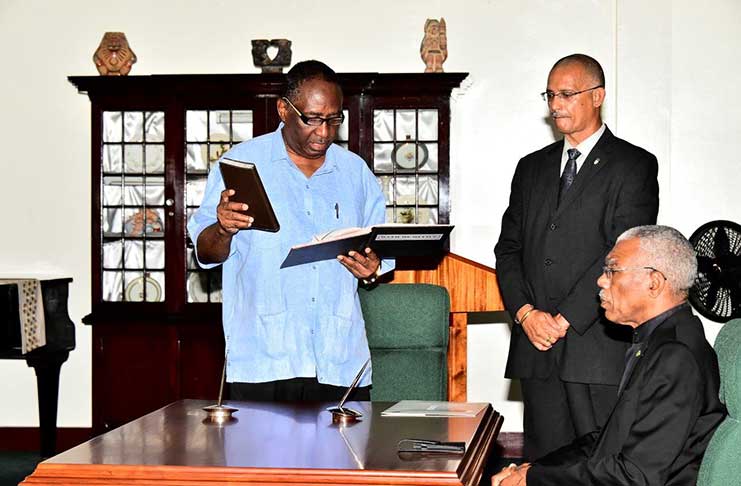 Trade Unionist, Mr. Patrick Yarde reciting the Oath of Office in the presence of President David Granger