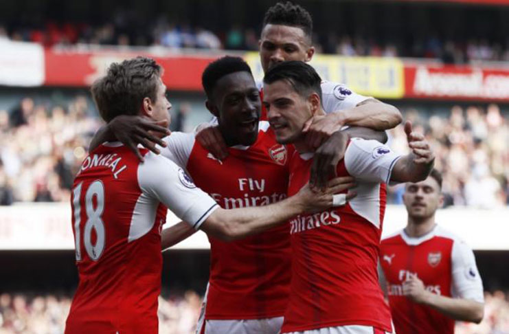 Arsenal's Granit Xhaka celebrates scoring their first goal with teammates Reuters / Stefan Wermuth