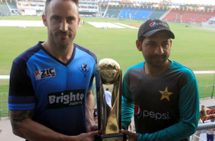Team captain Sarfraz Ahmed of Pakistan and International World XI captain Faf du Plessis hold the Independence Cup trophy at the Gaddafi Cricket Stadium in Lahore, Pakistan yesterday. (/Mohsin Raza)